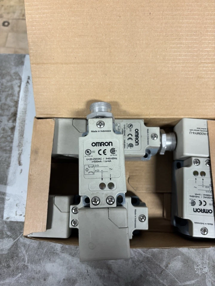 Omron E2Q2-N30MY4-U Proximity Sensor 250V 500mA 65Hz - Image 2 of 2