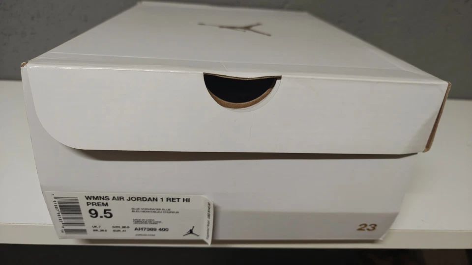 Camurça azul alta retrô premium tamanho 9,5 - Air Jordan 1 com - Imagem 2 de 4