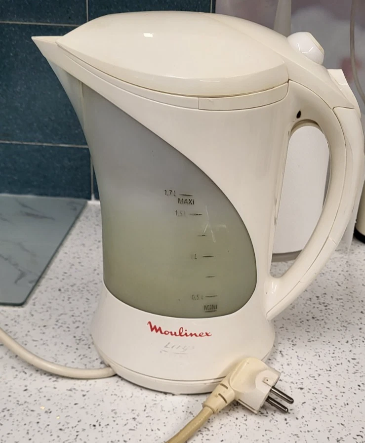 Moulinex Electric Kettle 1.7 Litres- Used -Bejie color