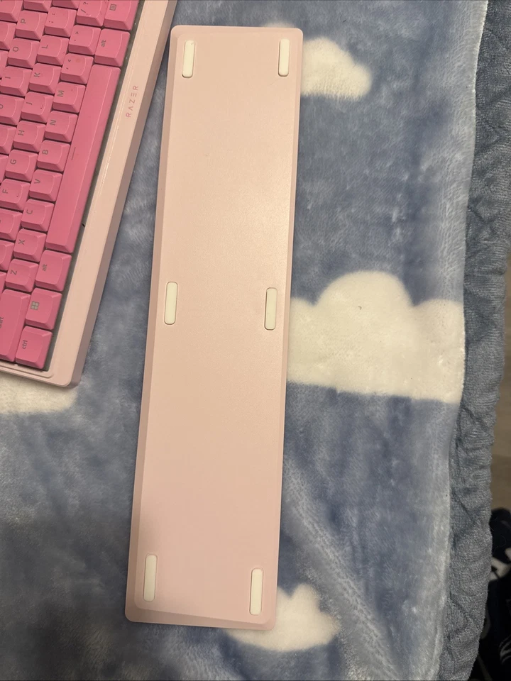 Razer Ornata V3 Tenkeyless - Edición Hello Kitty and Friends Foto 3 de 4