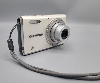 Olympus FE-4000, 12 Megapixel, MicroSD Attachment, weiß    -funktionsfähig-