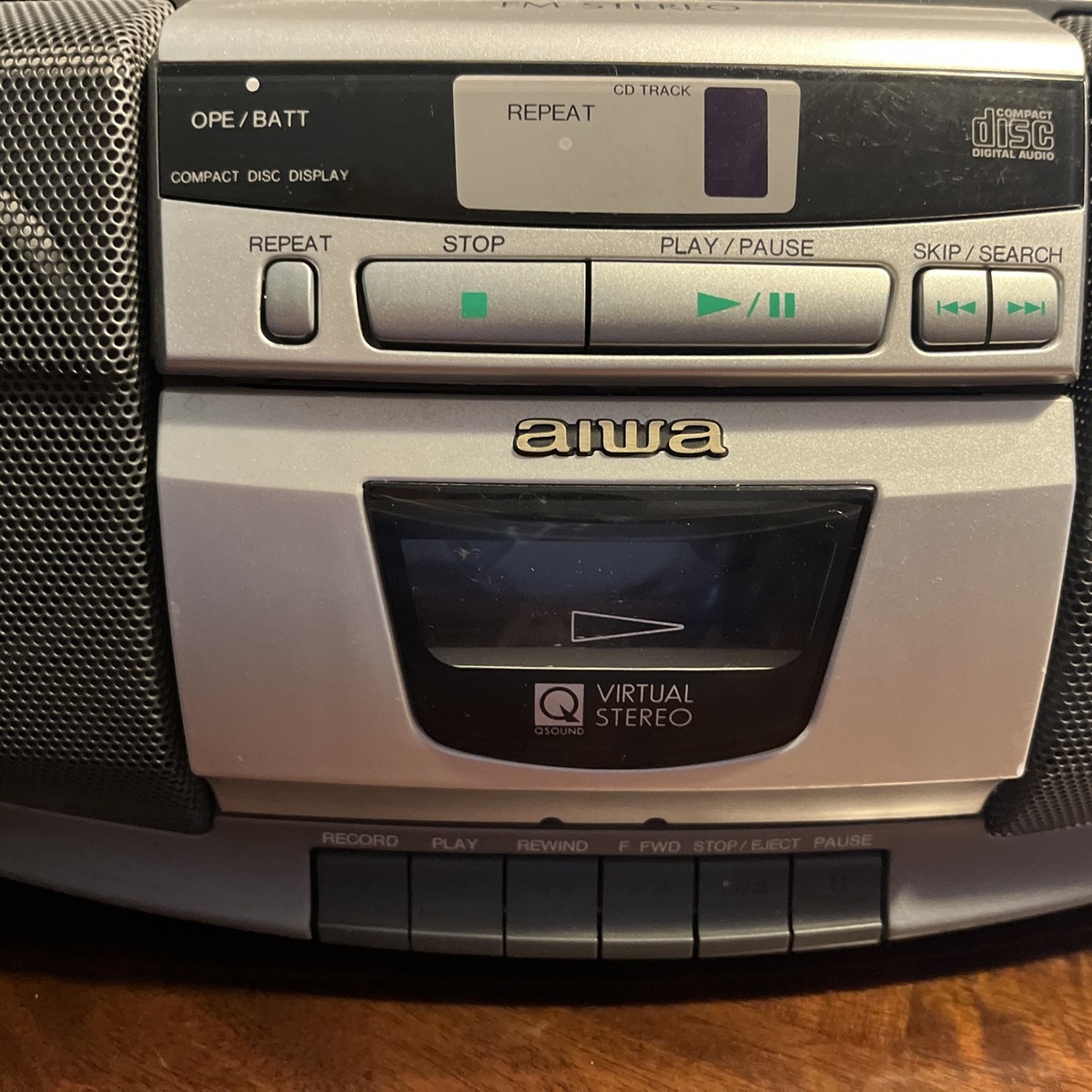 AIWA CSD-ES225 Compact Disc Stereo Radio Cassette Recorder Boombox