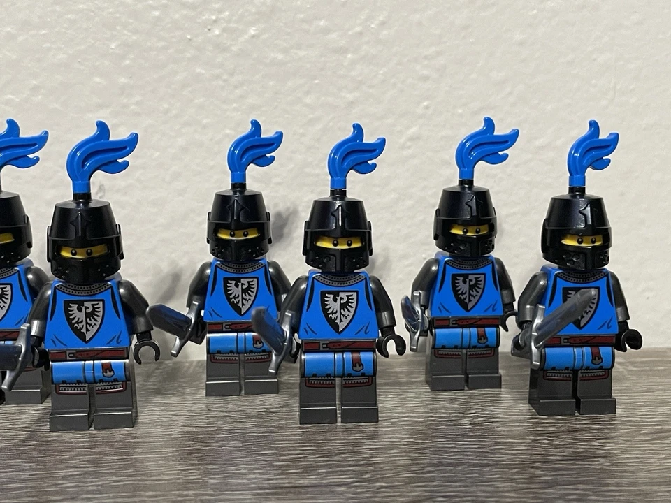 10 Lego Black Falcon Knight Minifigures - Image 2 of 4