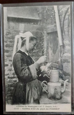 56 Morbihan Le Faouët Coiffes d'été du pays préparation du café