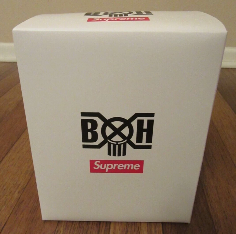 Estatueta transparente Supreme Bounty Hunter Skull-Kun FW23 Supreme New York 2023 nova DS - Imagem 2 de 4