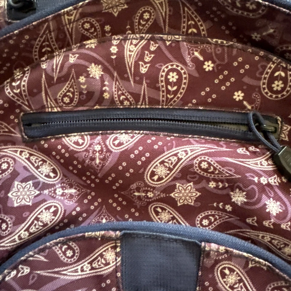 High Sierra Loop 海军蓝和紫色佩斯利背包 — 第 4/4 张图片