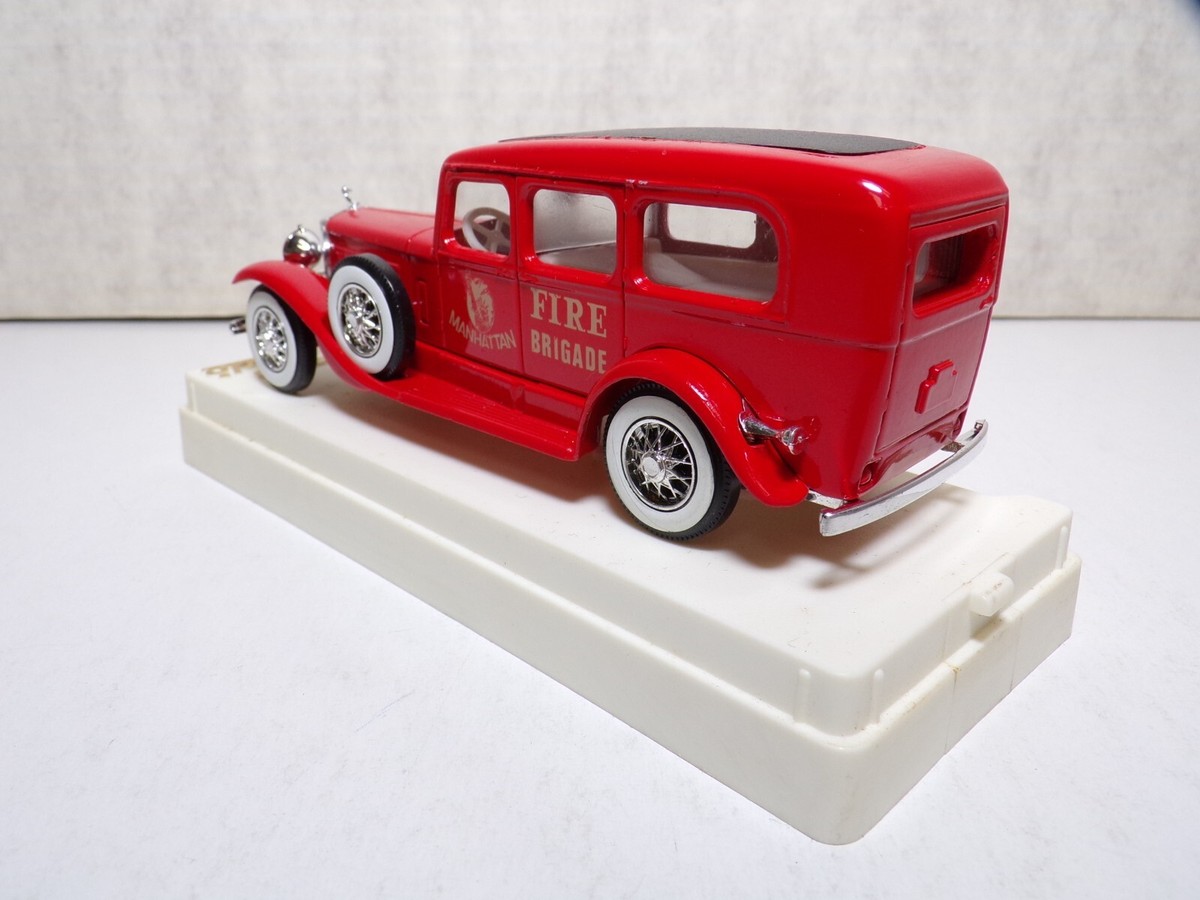 Solido Cadillac Ambulance #4038 Manhattan Fire 1:43 Scale Model