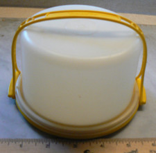 TUPPERWARE Child Size Cake / Cupcake Carrier Holder w/ handle Yellow 1970s VTG