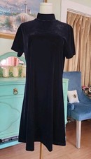 Vintage 90's Women's Jacqueline Ferrar Black Velvet Short Sleeve Mid Length...