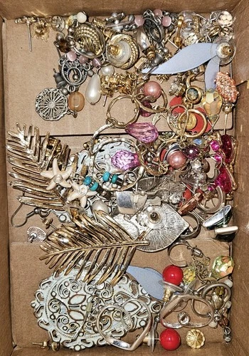 Costume Jewelry EARRING Lot ALL WEARABLE 2+lbs. Vintage-Mod #B17 TREASURE HUNT!!