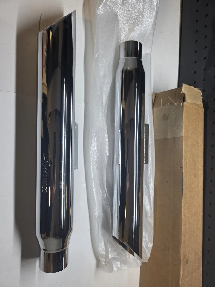 Python 2.5 inch Slash-Cut Dual Slip-On Mufflers For Harley Softail P521RC - Image 2 of 4