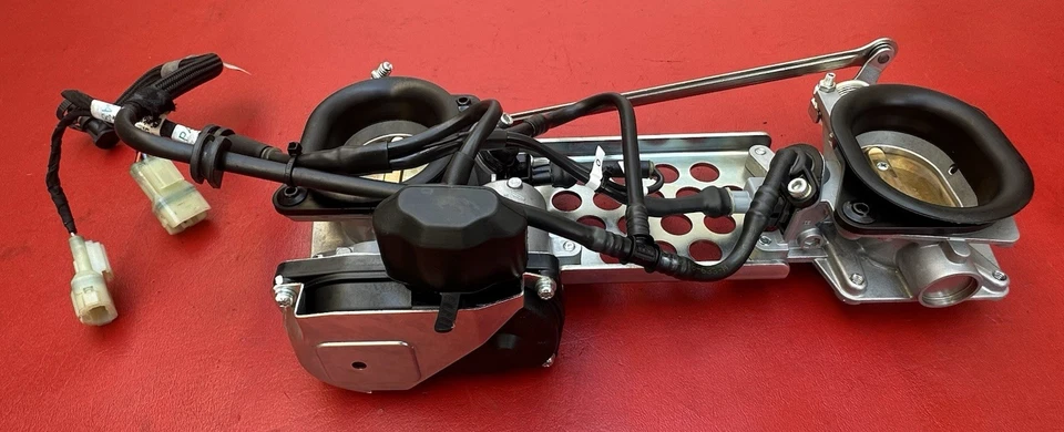 Ducati Monster 1200S 1200 2019 OEM carrocería del acelerador inyectores de combustible Foto 2 de 4