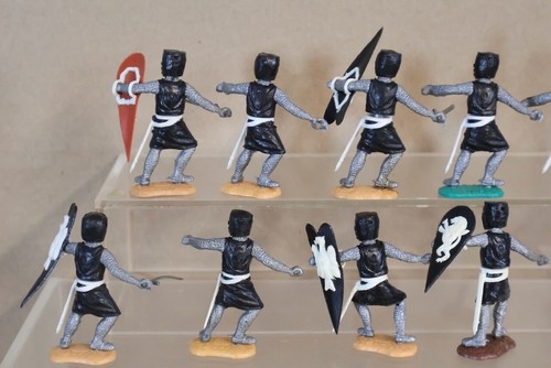 TIMPO SWOPPETS 12 x BLACK MEDIEVAL KNIGHT SOLDIER ATTACKING om - Picture 10 of 13