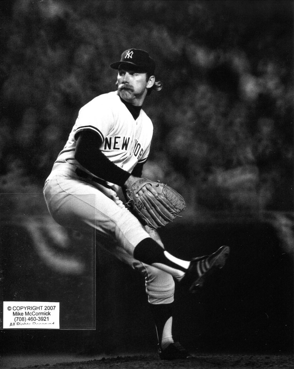 SPARKY LYLE Photo in action New York Yankees (c) CY Young