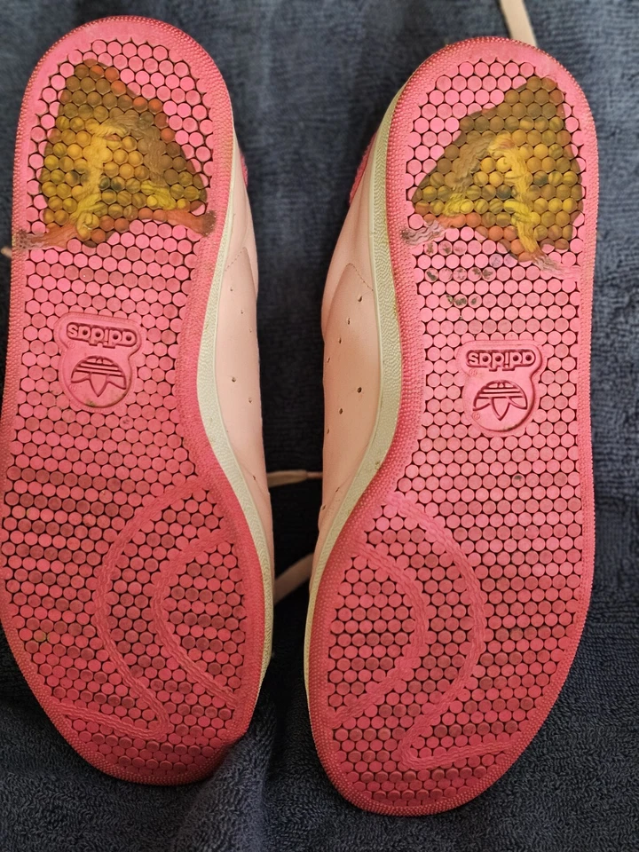 Rare Adidad Miss Piggy Sneakers Size 10 - Image 2 of 4