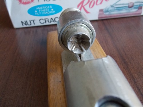 *Vintage* Reeds Rocket Nut Cracker Model 800 White Handle Original Box Made USA - Picture 3 of 6