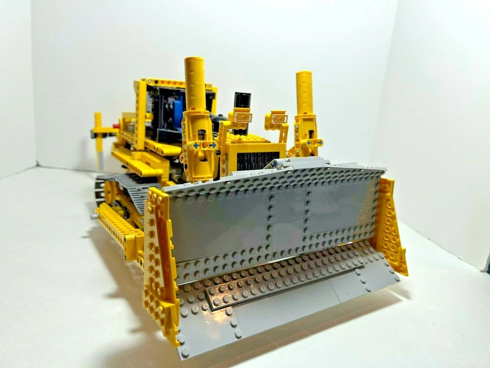 Lego Technic Construction Motorized Bulldozer 8275 Power Functions Assembled - Image 4 of 4