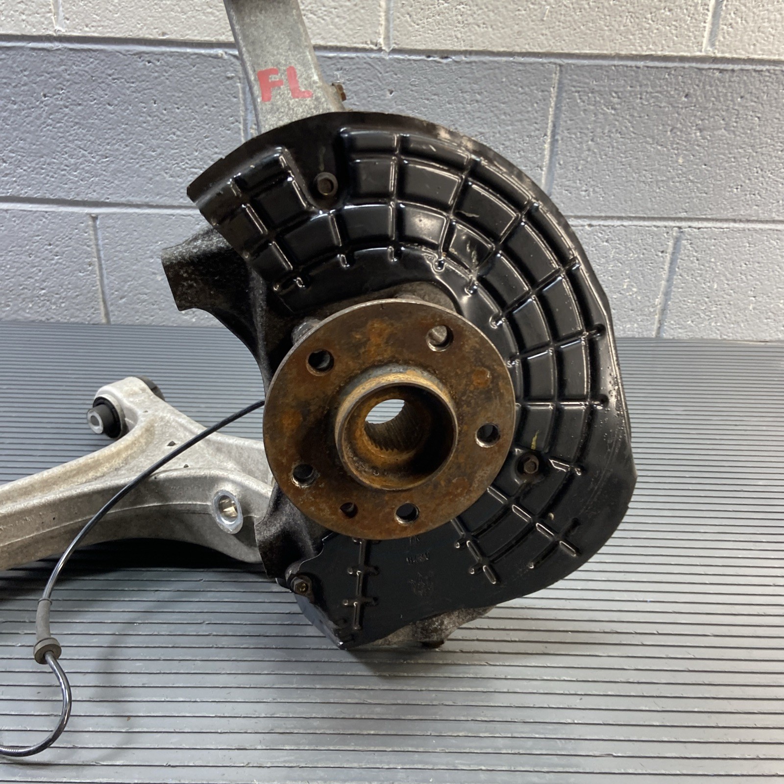 2014-2017 Maserati Ghibli AWD Front Left Suspension Spindle Knuckle & Hub OEM