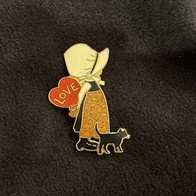 Vintage 1970's Enamel Holly Hobbie With Black Kitten Love  Pin Brooch E3