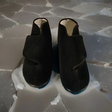 Hausschuh/Verbandsschuh/Seniorenschuh, Schwarz, Großer Klettverschluss, Gr. 43