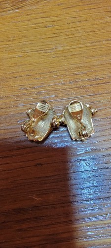 Monet Gold Tone Clip On Earrings Estate Find Vintage - Picture 3 of 5