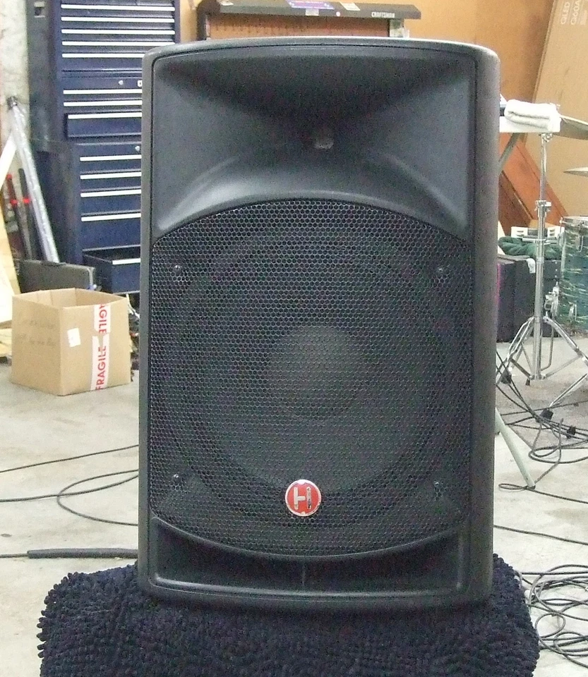 Harbinger V2112 12” driver and 1.35" compression driver, 600W Class-D amp, EQ - Image 2 of 4