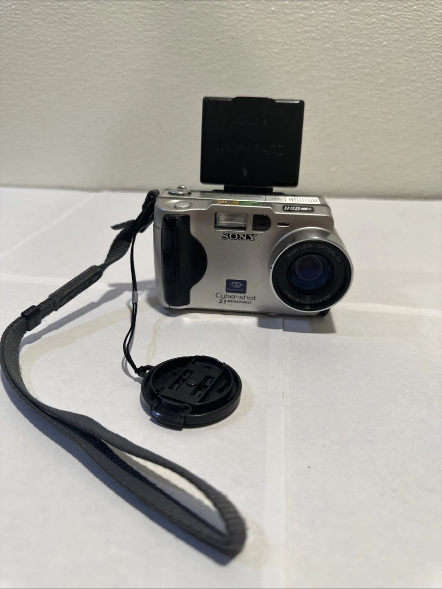 SONY　サイバーショット　DSC-S50 Vintage Sony Cyber-shot DSC-S50 Digital Camera 2.1MP Made in Japan