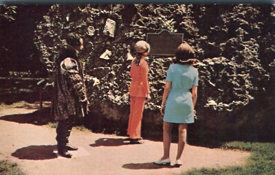 Tourists Admiring Tufa Rock Famous Hot Springs Landmark Arkansas 1974 Postcard