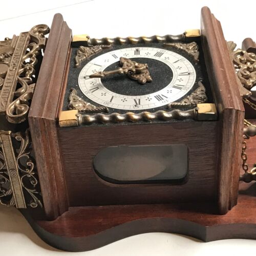 Reloj holandés funciona latón macizo y madera ornamentado hecho en Inglaterra - Imagen 11 de 24