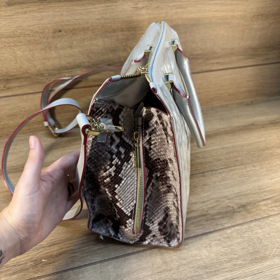 ARCADIA ITALIAN LIGHT GRAY PATENT LEATHER TOTE BAG EMBOSSED SNAKESKIN CROSSBODY - Image 4 of 4