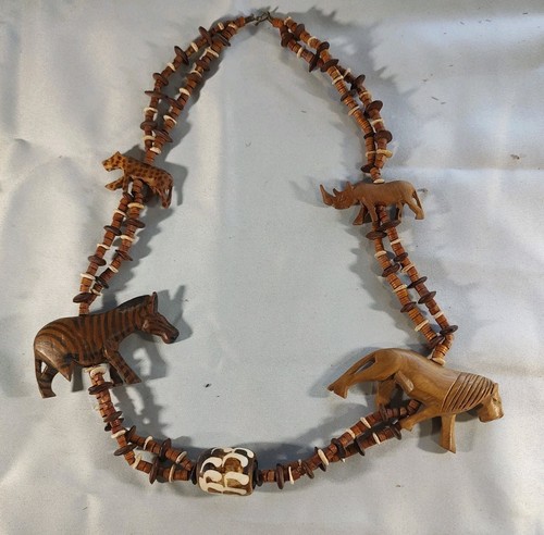Collar de madera tallada a mano con cuentas de animales africanos león cebra rinoceronte leopardo - Imagen 6 de 10