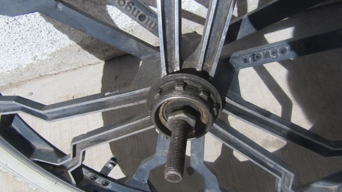 Mongoose 20" Mag Rims W/ White Tires HY-28 - Picture 4 of 6