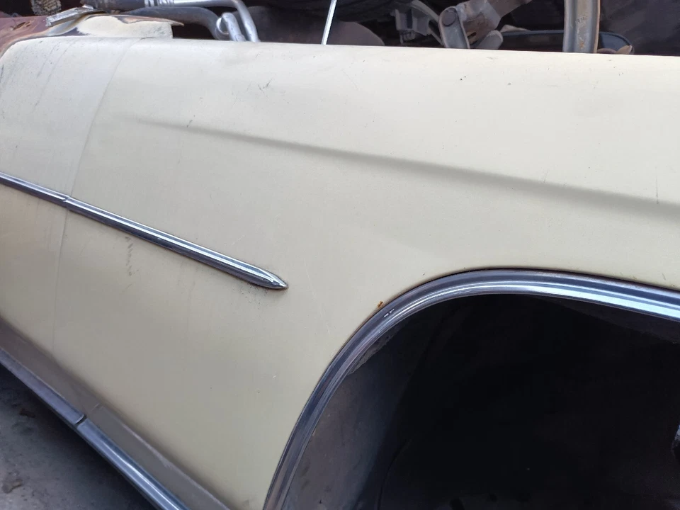 1973 Cadillac Deville para-lama direito inclui luz de estacionamento moldada - Imagem 2 de 4