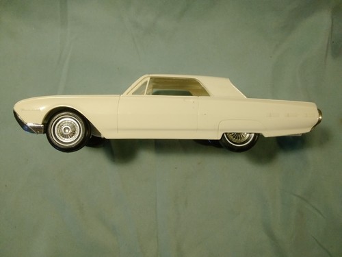 1962 Ford Thunderbird Dealer Promo Model Car Cream 1:25 Scale Plastic Very Nice - Picture 7 of 20