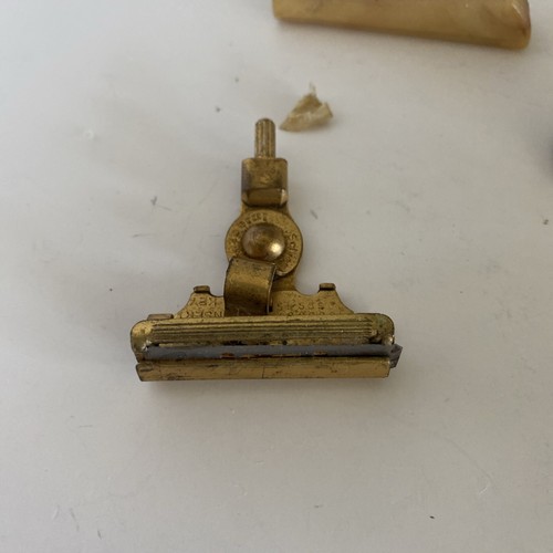 Vintage Schick Injector Razor with Bakelite Handles - Picture 5 of 8