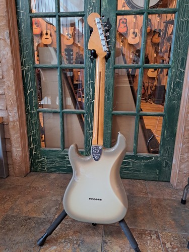 2024 Fender 70th Anniversary Vintera II Antigua Stratocaster w/ Fender Case - Picture 16 of 21