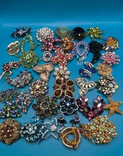 Estate Lot 40 Vtg Pieces Juliana Regency Beau Jewel & High End Unsigned Brooches