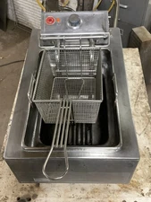 Countertop Fryer Wells F-49  15lbs Low Watts 240V 1ph TESTED