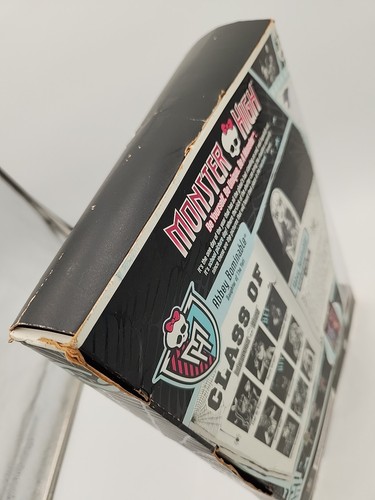 Monster High Abbey Bominable Doll 2012 Picture Day NEW **Box Damage** - Picture 13 of 18
