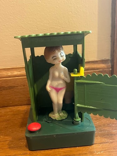 Vintage Lady In The Bath House Novelty Rare Boobs Squirts Gag Adult Toy NOS Box - Picture 15 of 15