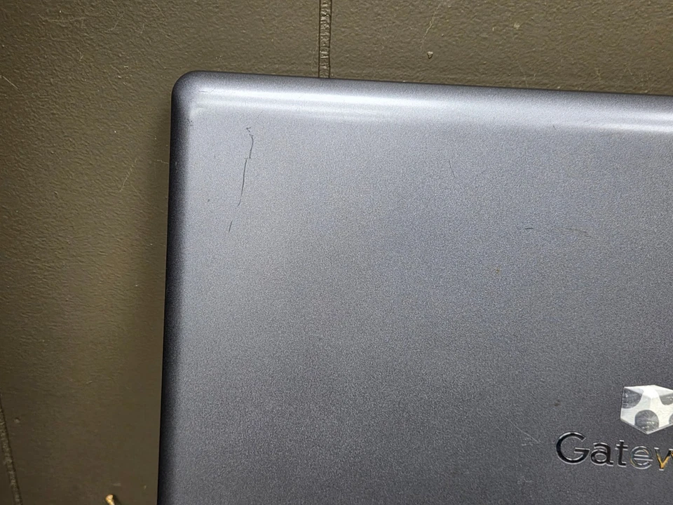 17" Gateway P-Series Laptop Screen Assembly       RL170 - Image 4 of 4