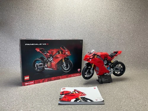 LEGO ® Technic 42202 Ducati Panigale V4 S motorcycle original packaging