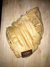 Easton EX531 13 Inch Baseball Glove RHT Black Magic