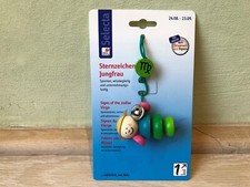 Znak zodiaku Jungfrau Selecta 1688 wisiorek drewniany nowy oryginalne opakowanie 24.08.-23.09. Chwytak