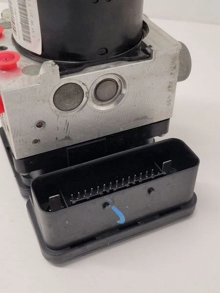 2014-2020 Dodge Journey ABS Anti-Lock Brake Pump Control Module Assembly Foto 3 de 4