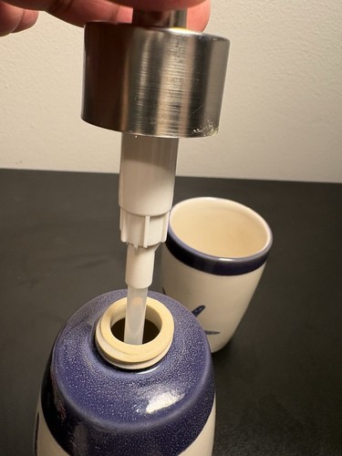 Kohl’s Ivory Coast Lotion Dispenser And Toothbrush Holder Seashells Ocean Fish - 第 7/8 張圖片