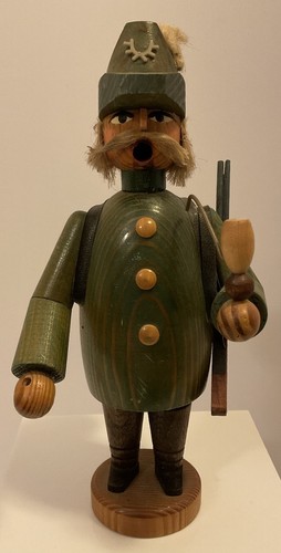 VINTAGE ERZGEBIRGE EXPERTIC GERMAN WOOD INCENSE BURNER HUNTER W/ GUN & PIPE 8”