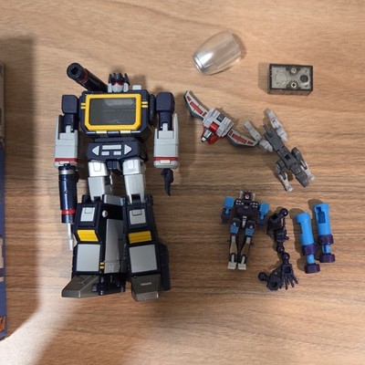 Newage Legendary Heroes H21 Scaramanga G1 Soundwave Communications 