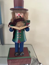 2000 NutCracker Village 12" Musical Victorian Caroler w/ Box Video!