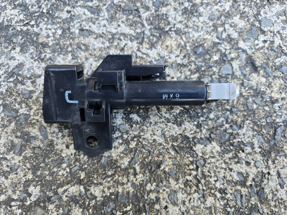 Genuine Subaru Forester 2016 -18 SJ Right Driver Washer Squirter Spray Nozzle RH - image 4 of 4